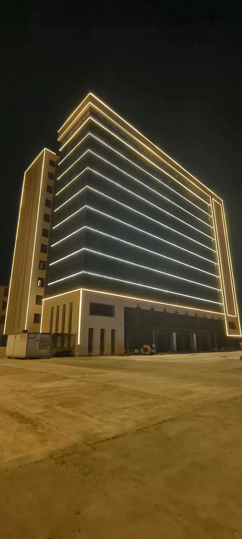 光影賦能，點亮城市之夜——單色樓體亮化工程案例解析